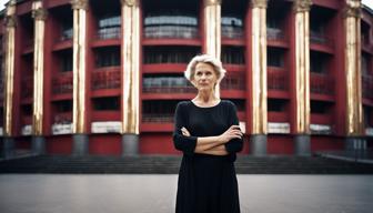 Die Herausforderungen von Nele Hertling als einzige Frau an der Spitze eines Berliner Theaters